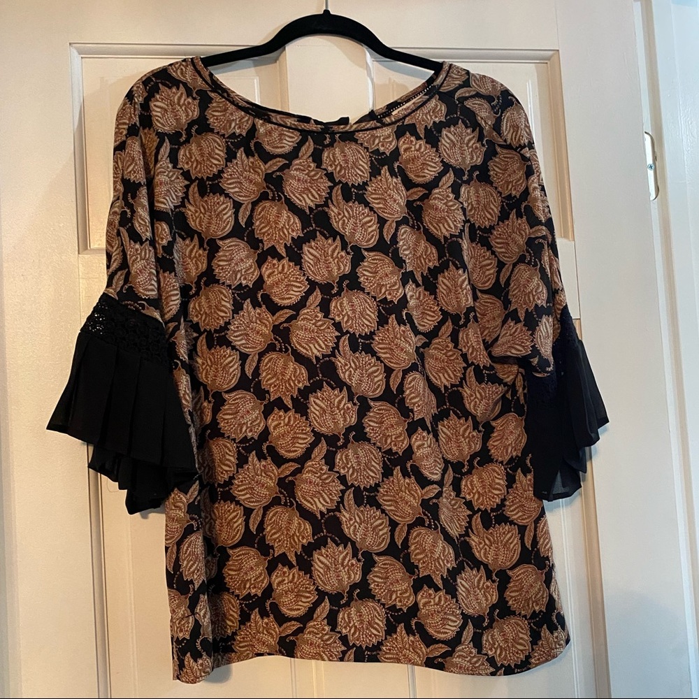 DR2 Bell Sleeve top